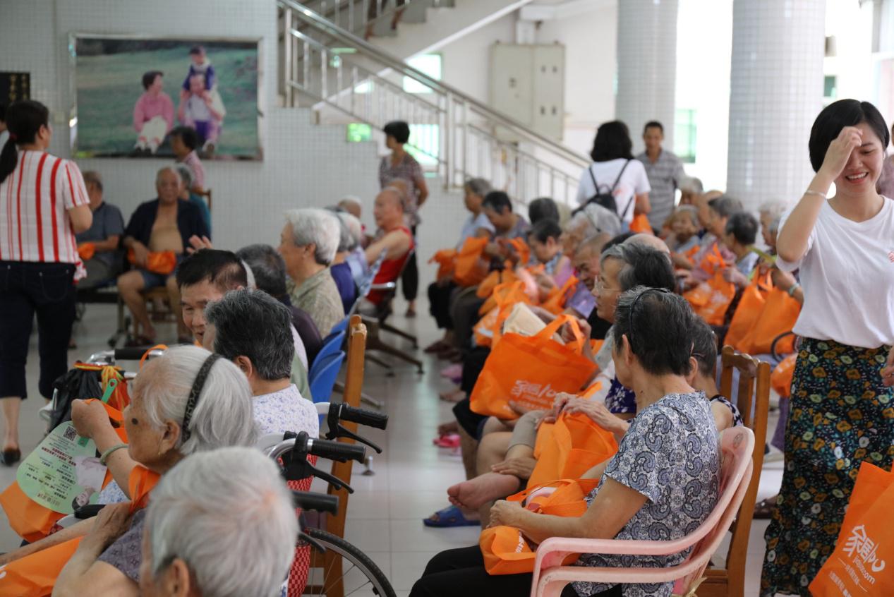 诗尼曼商城父亲节公益活动